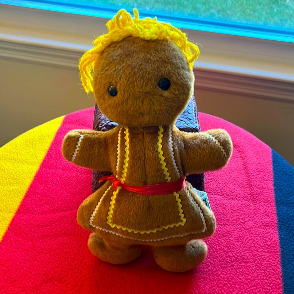 VINTAGE Knickerbocker Dolls of Distinction Gingerbread Girl Doll